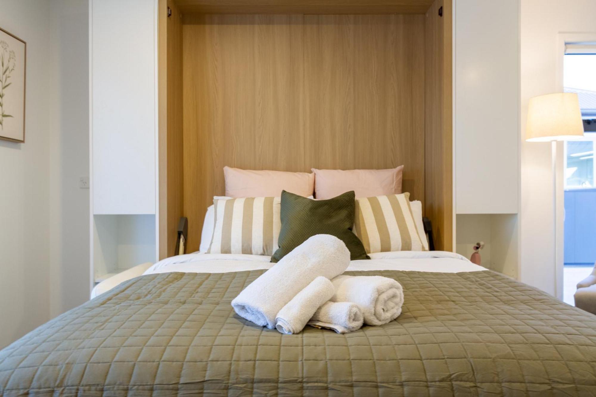 Luxury Studio With Balcony - Close To Supermarket ไครสต์เชิร์ช ภายนอก รูปภาพ