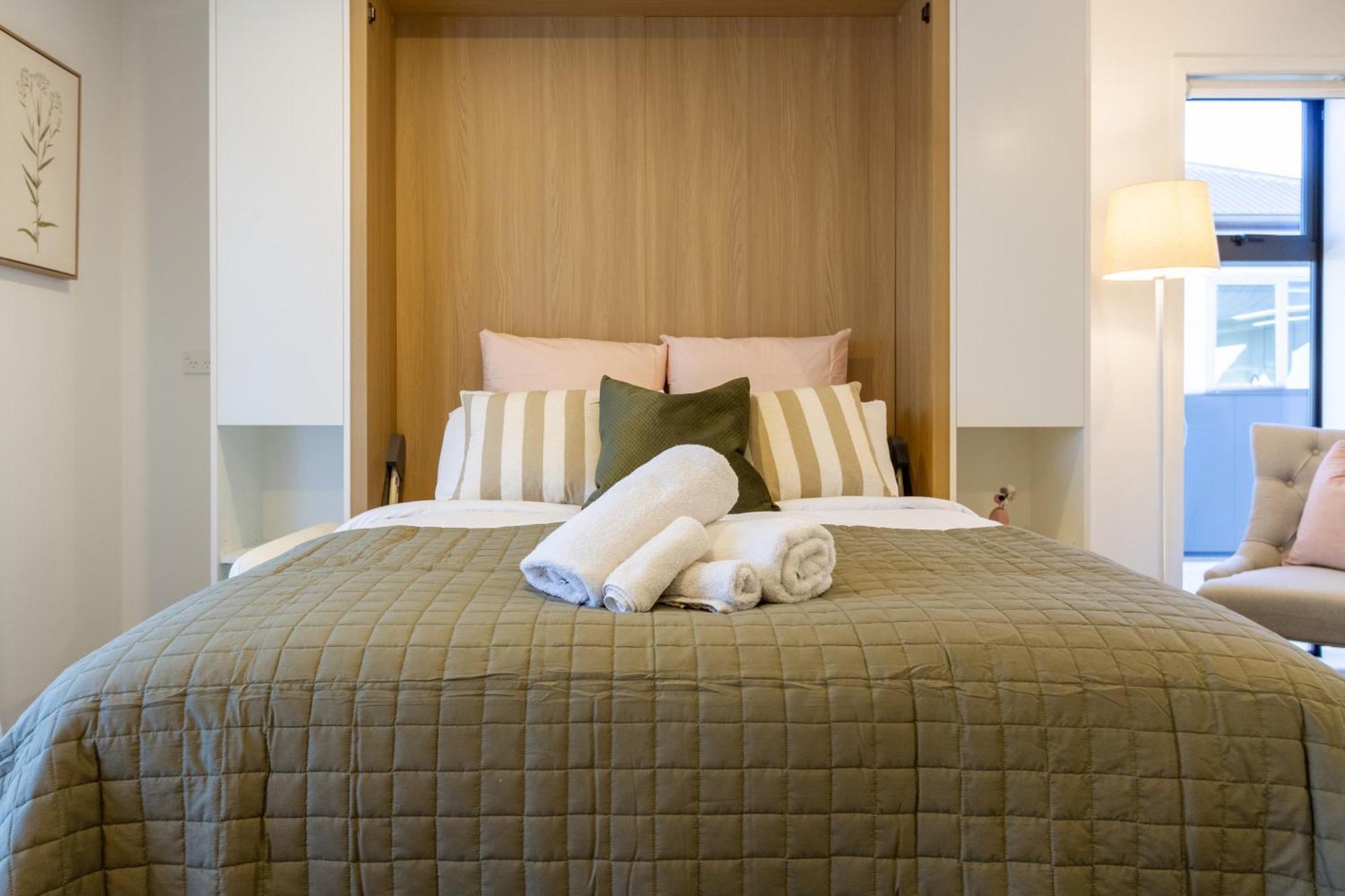 Luxury Studio With Balcony - Close To Supermarket ไครสต์เชิร์ช ภายนอก รูปภาพ